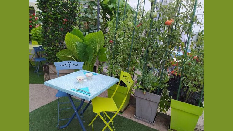 Les tables duo de la terrasse cote jardin
